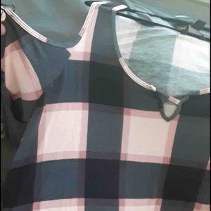 Womens Rock snd Republic cold shoulder top size XXL. Pink and black plaid design